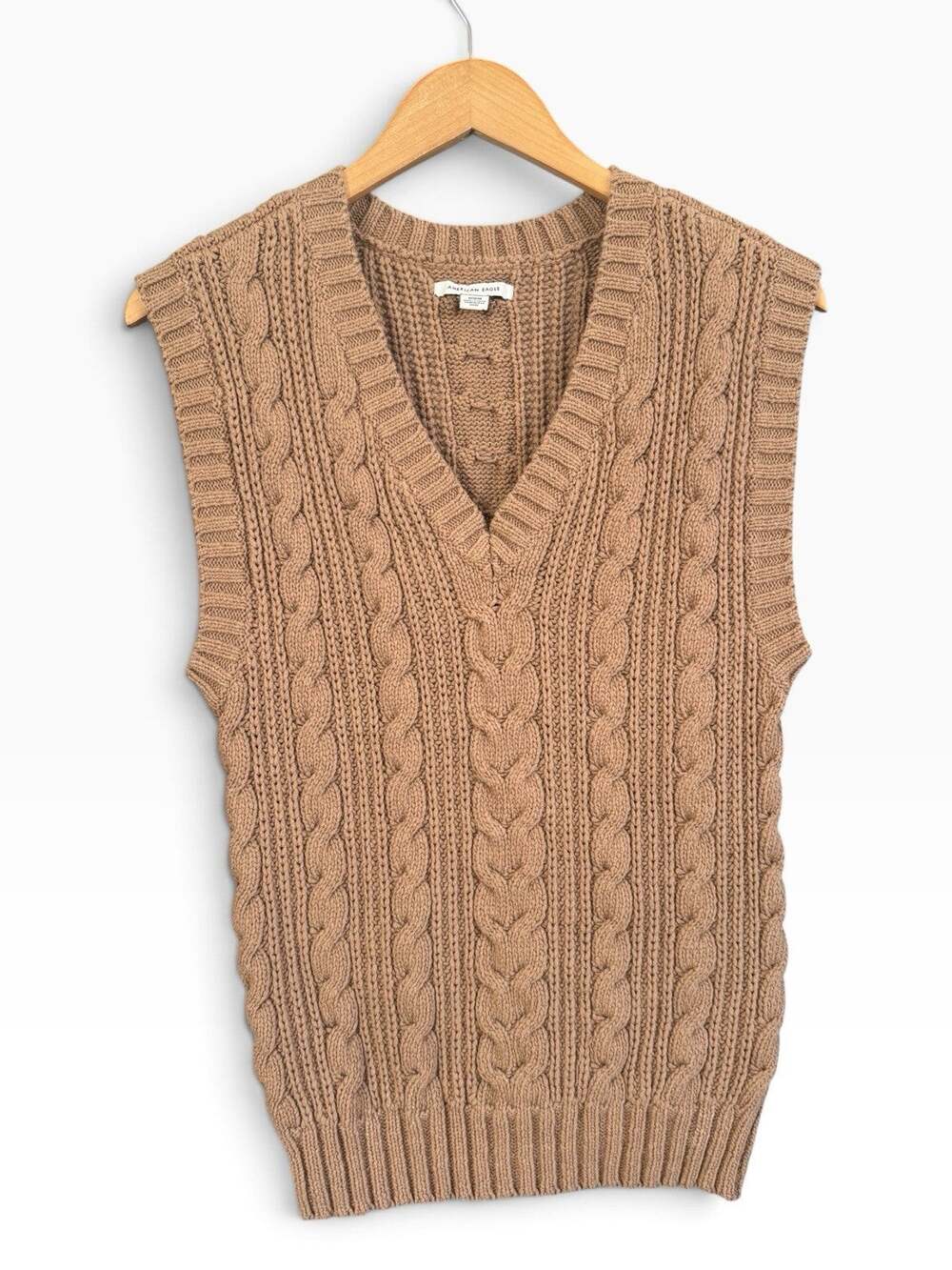 American Eagle Womens M Camel Cable Knit Sweater Vest V Neck 100% Cotton Preppy